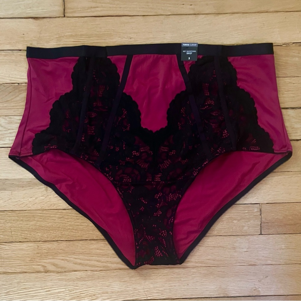 NWT Torrid Size 3 360 Smoothing Panty Mid-Rise Brief Lace Pieced Panty Magenta